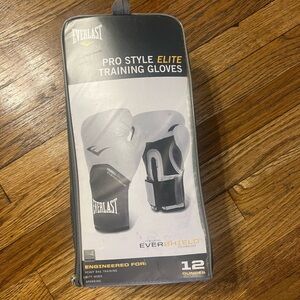 Everlast Pro Style Elite Training Gloves - Black and White